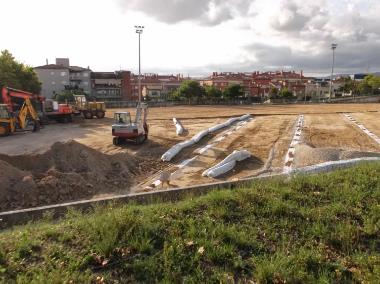 Tubos Drenotube usados en drenaje de campo de futbol en Granollers